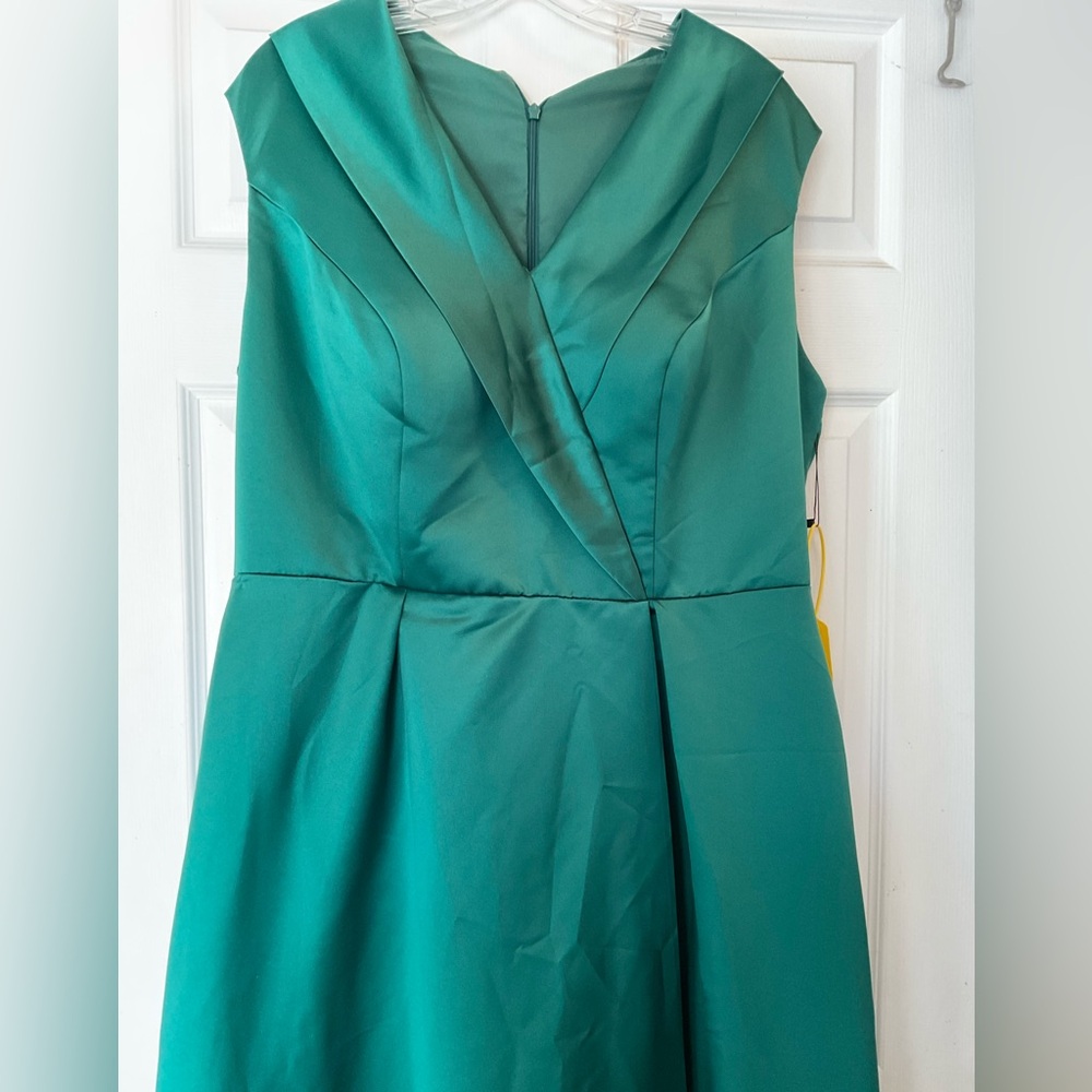 Emerald Satin Plus Maxi Dress - Picture 4 of 8